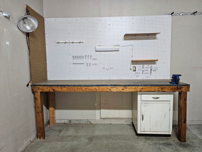 Building Photo - 88 Robinhill Dr