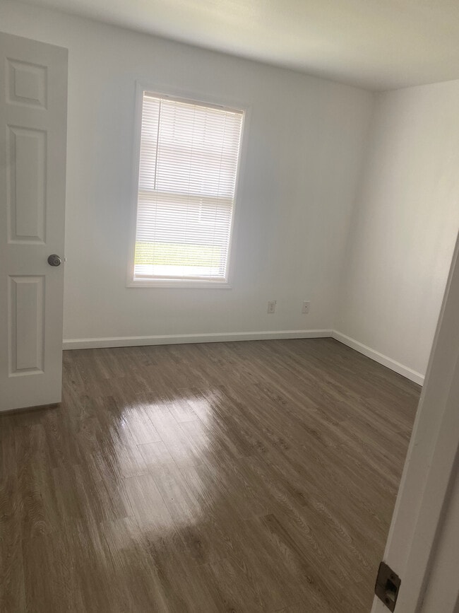 Large Bedrooms - 608 W Cherry St