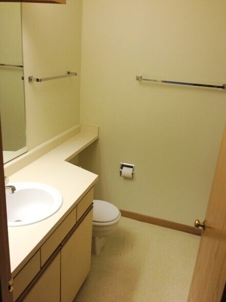 Building Photo - 4980 S Landing Dr