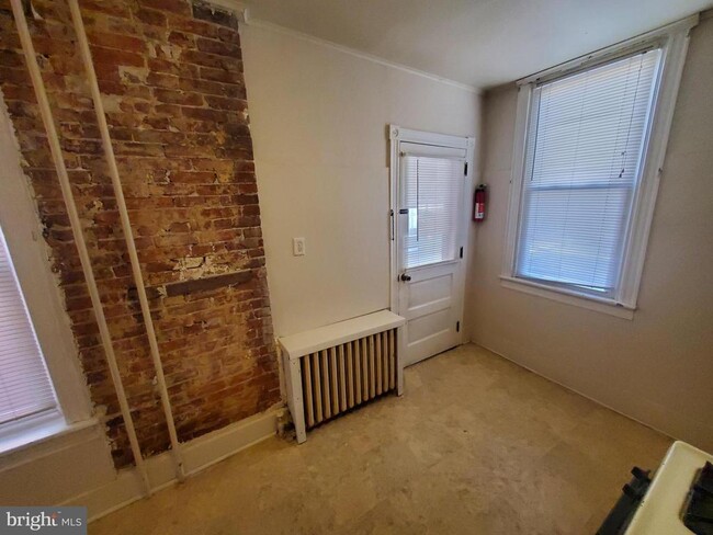 Building Photo - 1025 Mulberry St