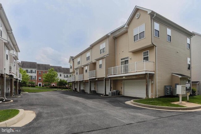 Building Photo - 519 Ensemble Ct