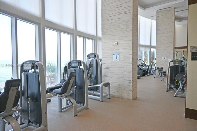 Building Photo - 15811 Collins Ave