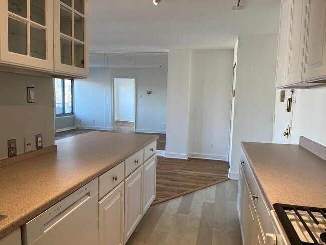 Building Photo - 5340 Holmes Run Pky