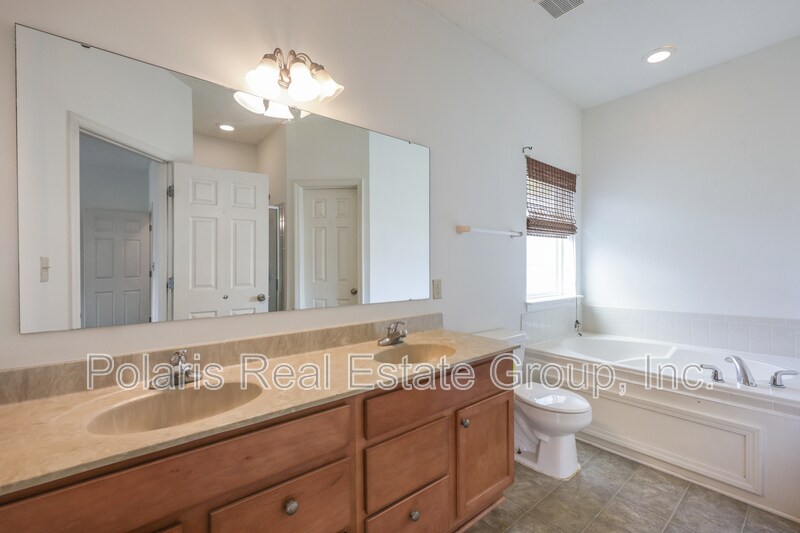 Building Photo - 67 W Clear Lake Ln