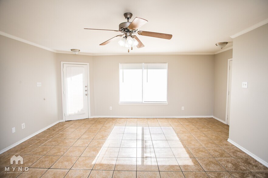 Building Photo - 514 N Brentwood Ave