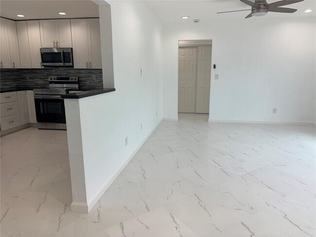 Building Photo - 640 San Salvador Dr