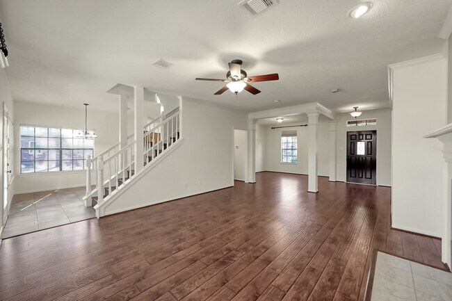 Building Photo - 23 Heathstone Pl