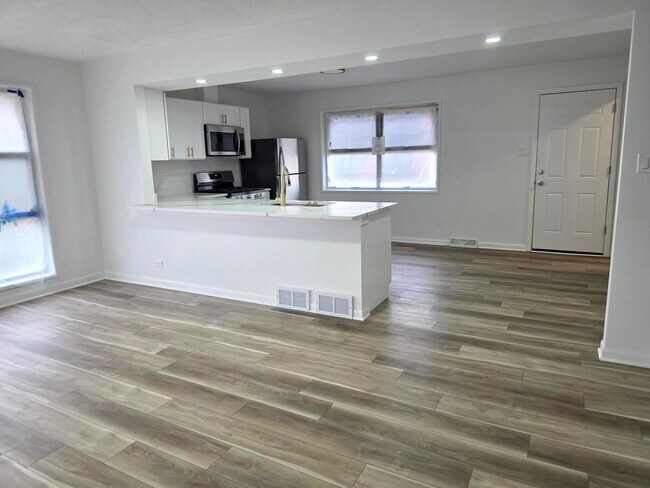 Building Photo - 14716 Dorchester Ave