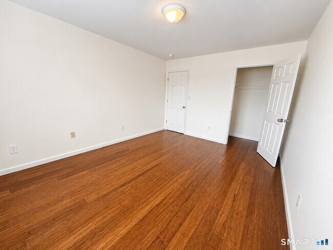 Building Photo - 1168 Main St