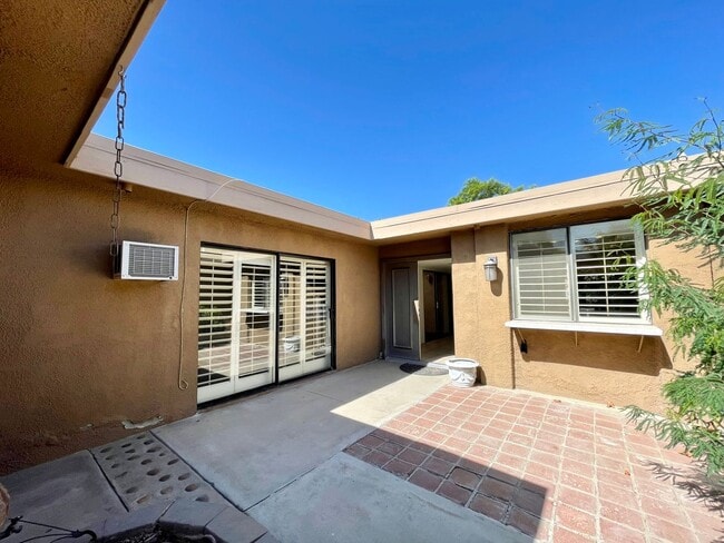 Building Photo - AVAILABLE NOW!  3 Bedroom 2 Bathroom Condo in Sunrise Country Club