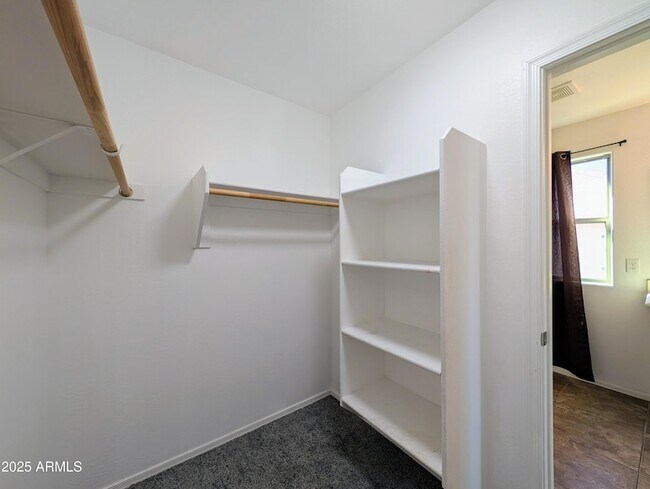 Building Photo - 4726 W Fremont Rd.