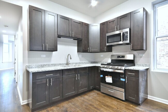 Building Photo - 4105 W 21st Pl