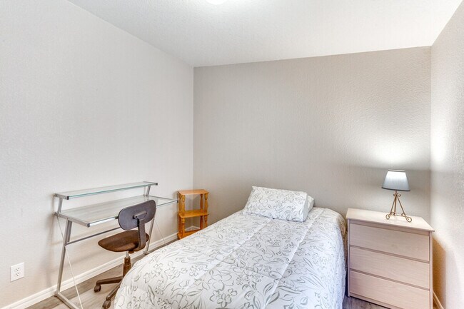 Building Photo - 10650 S Avenida Compadres