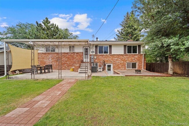 Building Photo - 2352 N Circle Dr