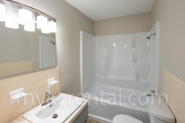 Building Photo - 9108 W 95th St