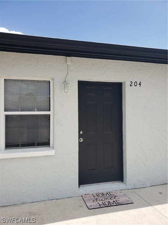 Building Photo - 204 1st St