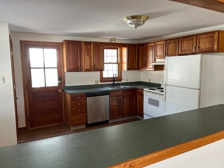 Building Photo - 95 Shawn Dr