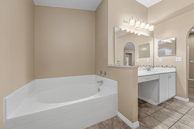 Building Photo - 1528 Vista Lake Cir