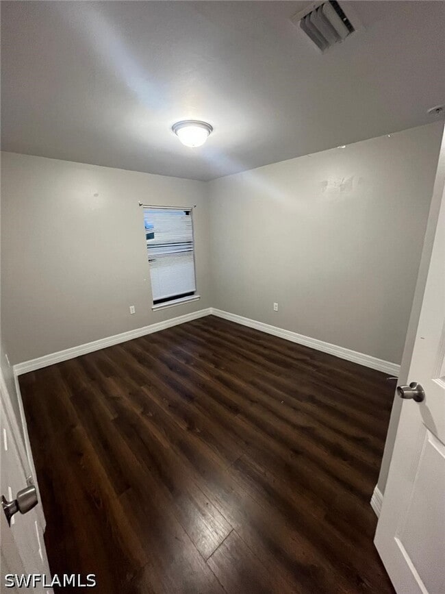 Building Photo - 742 Center Lake St