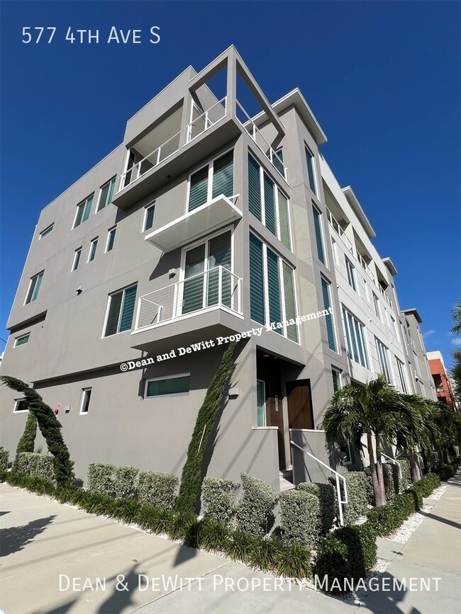 Building Photo - Luxury Townhome in Downtown St Pete - For ...