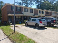 Building Photo - Two storey 2 Bed Townhouse in great N Chas...