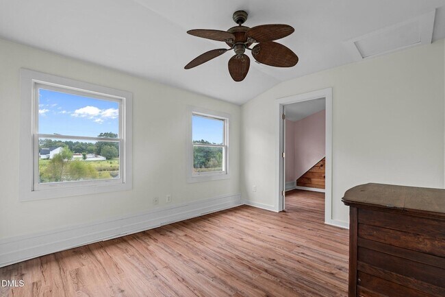 Building Photo - 65 Birdhouse Ln