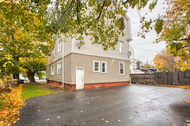 Building Photo - 429 New Britain Ave