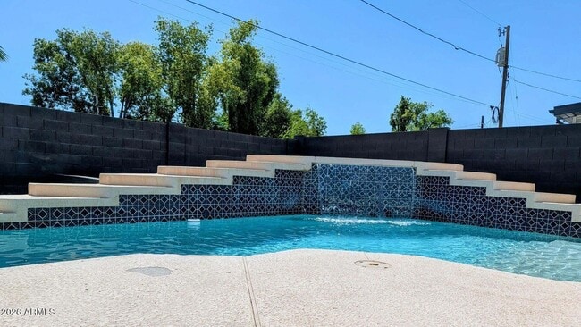 Building Photo - 1711 S Hardy Dr