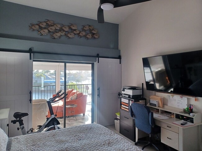 Building Photo - 5605 SW 12th Ave