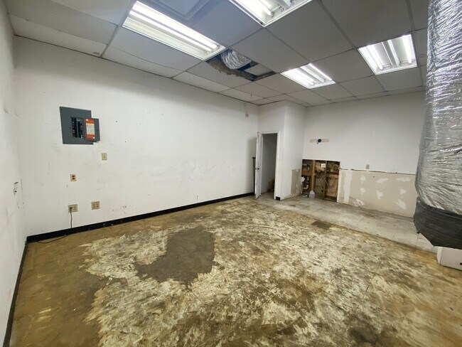 Building Photo - 713 N 2nd St