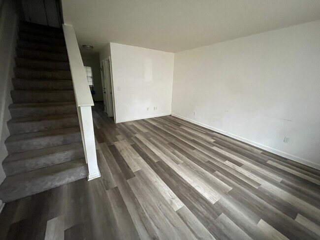 Building Photo - 108 Kimeran Ln