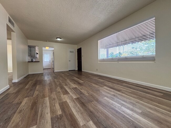 Building Photo - 1337 Melville Dr
