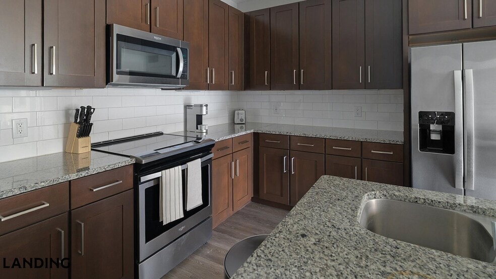 Building Photo - 20290 Park Lake View Dr
