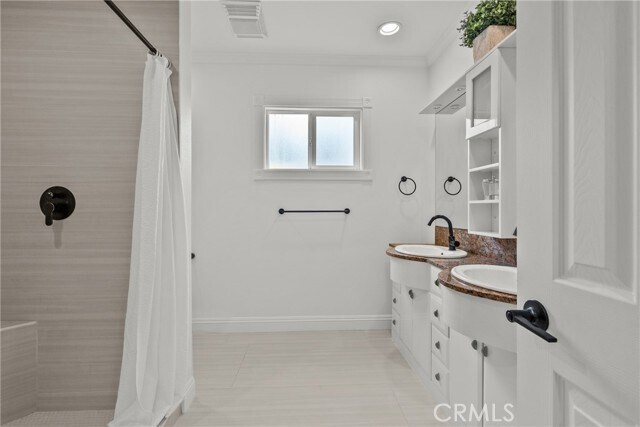 Building Photo - 23036 Burbank Blvd