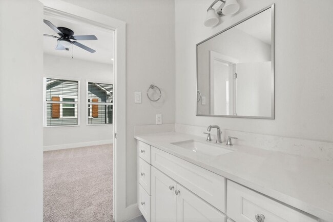 Building Photo - 3362 Pinemont Dr