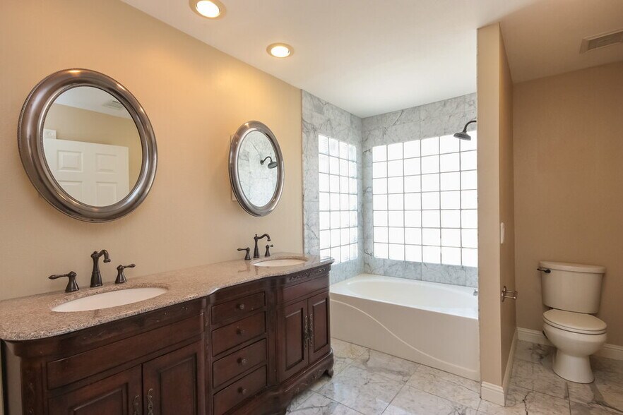 Building Photo - 1428 E Kent Ave