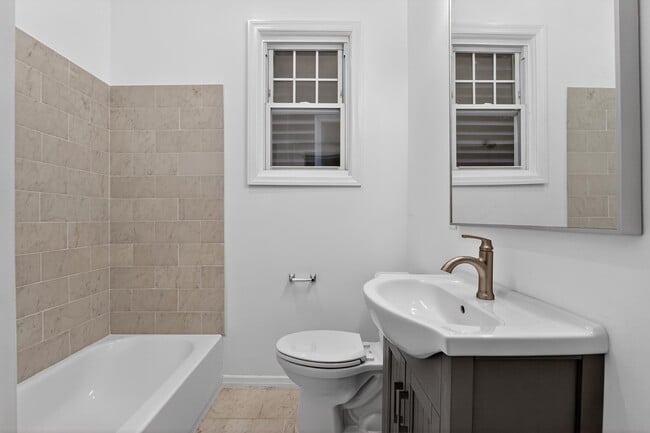 Building Photo - 42 Duer Pl