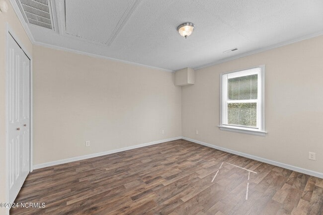 Building Photo - 2810 Oaks Rd