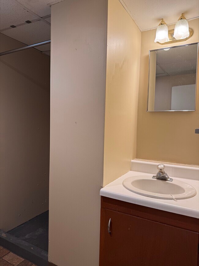 Building Photo - 1246 N 46th St