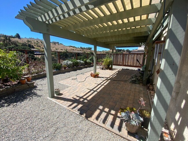Building Photo - For Rent – Spacious Las Palmas II Home