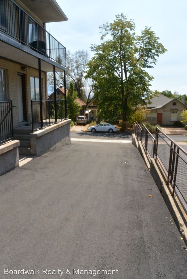 Building Photo - 675 E 5th Ave