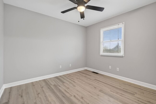 Building Photo - 115 Colonial Pkwy