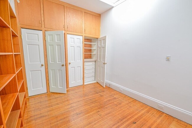 Building Photo - 31 Pinckney St