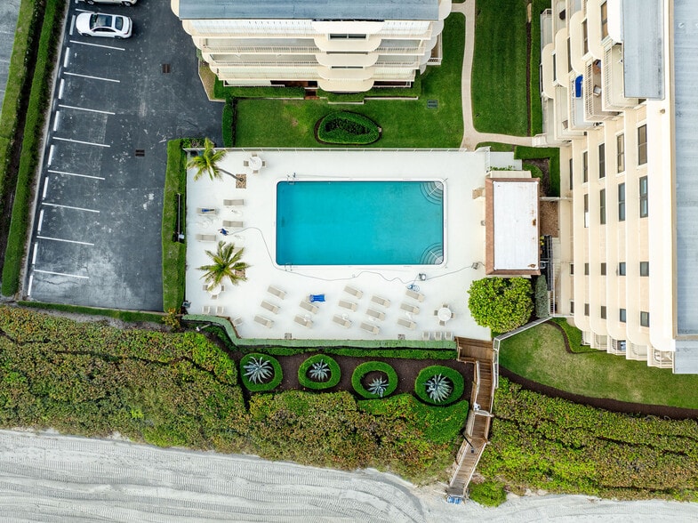 Building Photo - 3200 S Ocean Blvd