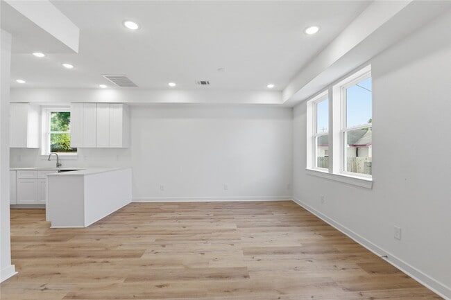 Building Photo - 4610 Providence St