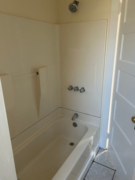 Building Photo - 22 Westwood Rd