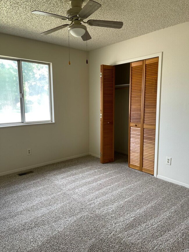 Building Photo - 3 bedroom, 1 bath