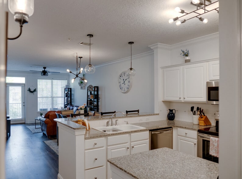 Open Floor Plan - 159 Brooks St SE