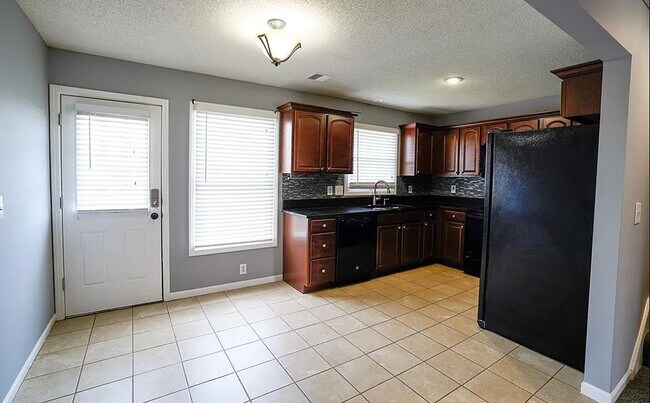 Building Photo - 853 E 167th Ct