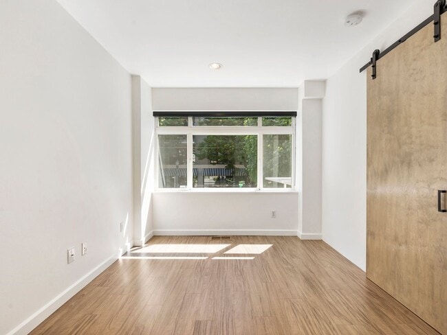 Building Photo - Fully renovated 2 level/2 bed/2 bath pearl...
